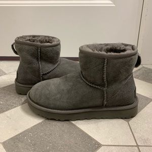 classic mini gray ugg boot women’s size 6